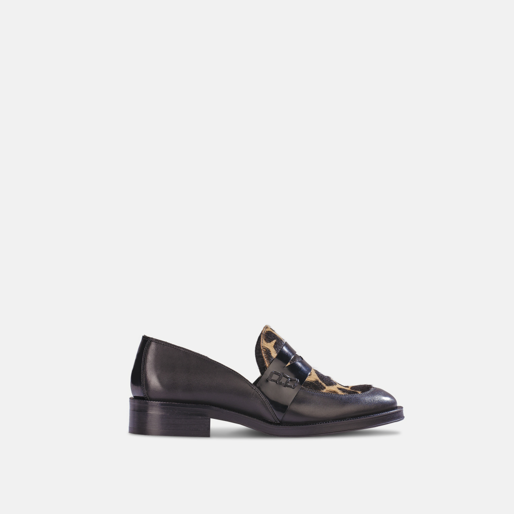 Carela Shoes